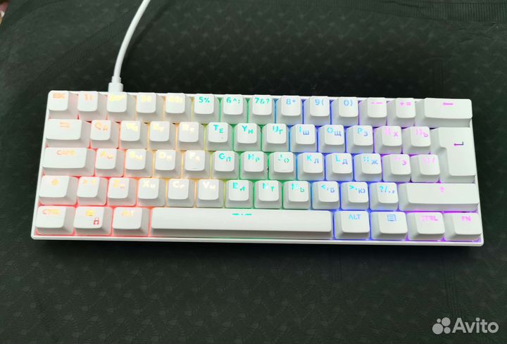 Механическая клавиатура белая