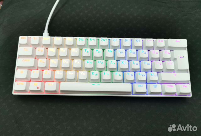 Механическая клавиатура белая