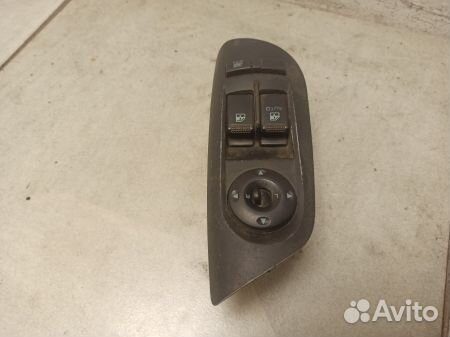 Блок управления стеклоподъемниками и зеркалами