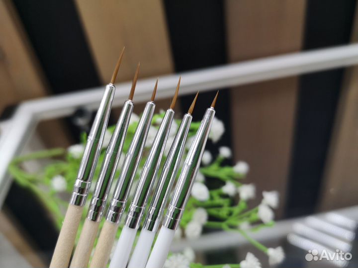 Кисть тонкая для маникюра