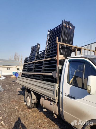 Газель с пирамидой