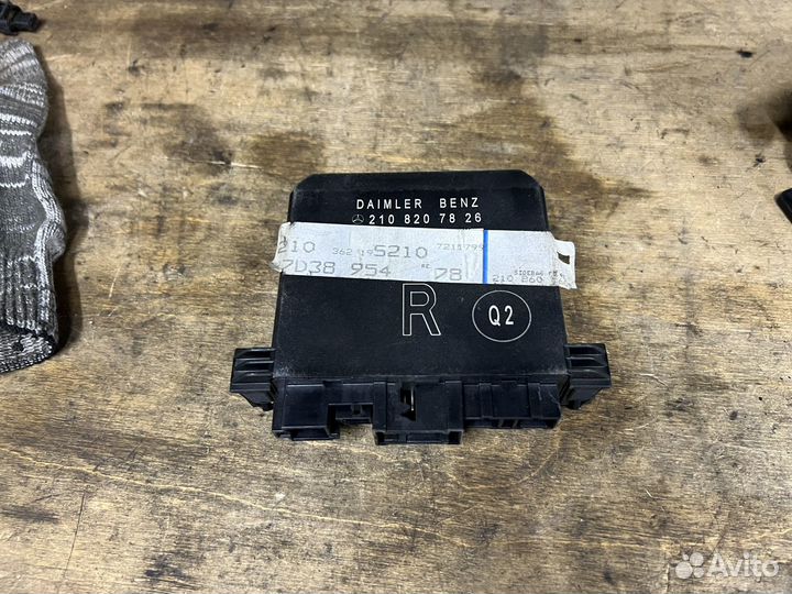 Блок передней правой двери Mercedes W210