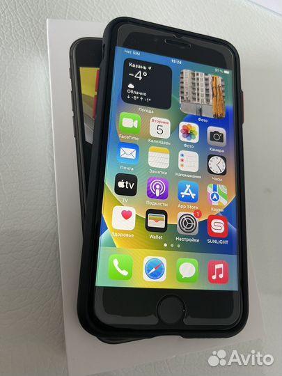 iPhone SE, 64 ГБ