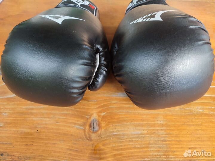 Боксерские перчатки 12 oz