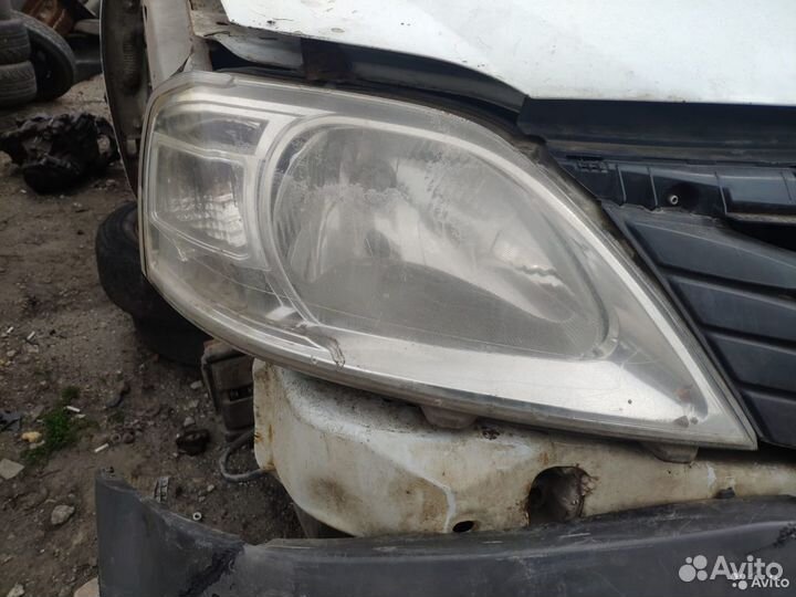 Фара передняя правая Renault Logan