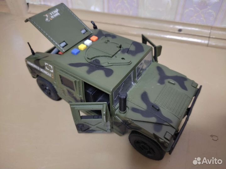 Игрушка. Военная машина