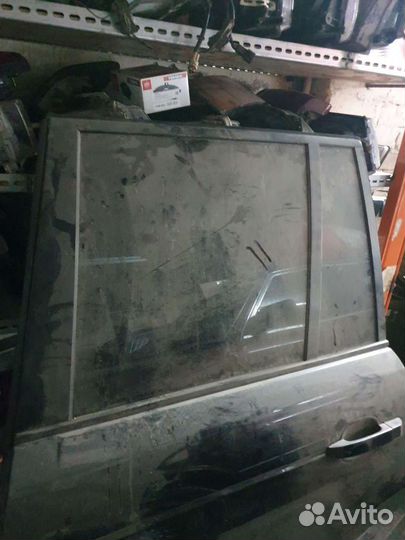 Заднее стекло двери на ренж ровер вог 3