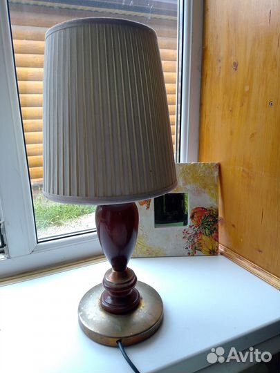 Настольная лампа и зеркало Икея