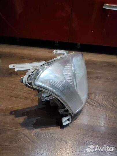 Фара правая Toyota premio