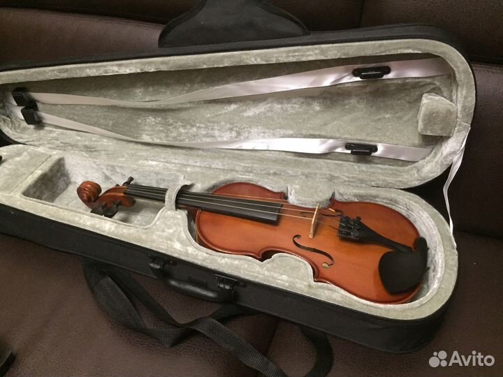 Продам скрипку Pierre Сesar в новом кейсе 3/4
