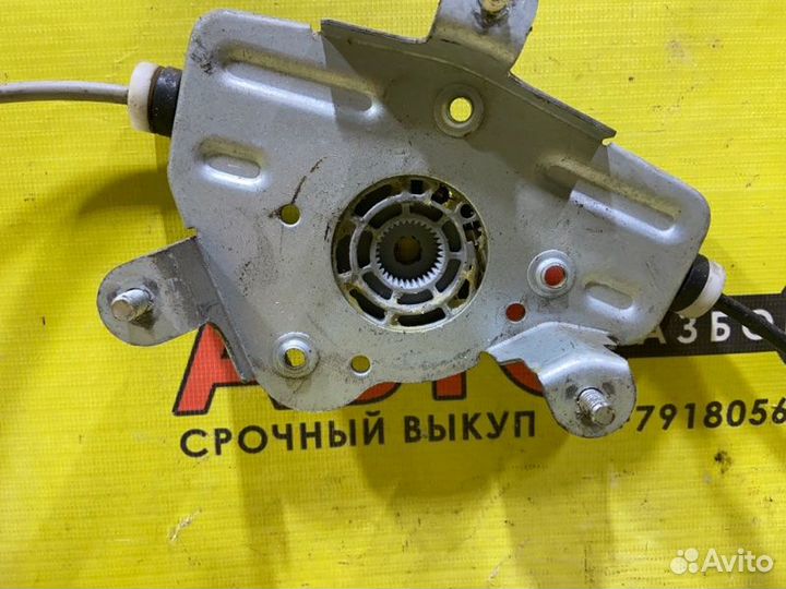 Стеклоподъемник задний правый Hyundai Solaris G4FC