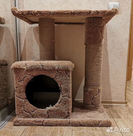 Кошачий домик с когтеточкой