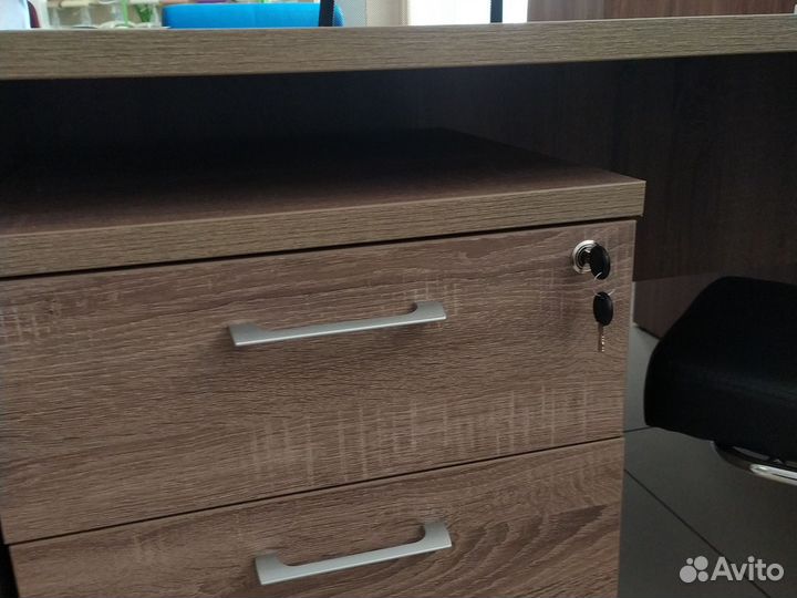 Стол письменный