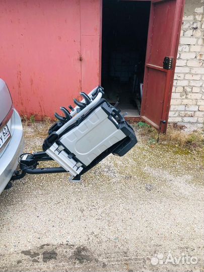 Велобагажник на фаркоп thule складной откидной