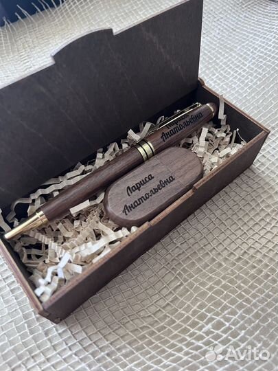 Ручка и флешка именные