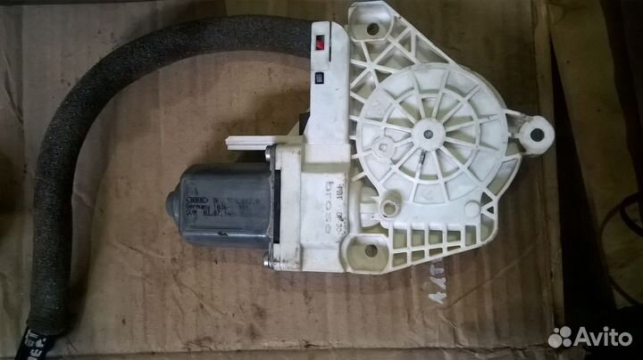 Skoda Yeti(13-18)(5L) Моторчик.стеклопод.пер.прав