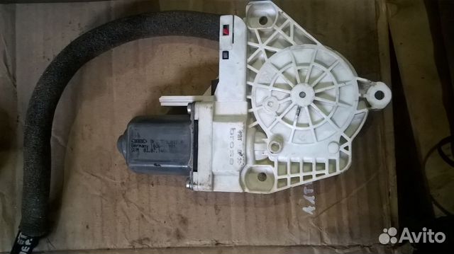 Skoda Yeti(13-18)(5L) Моторчик.стеклопод.пер.прав