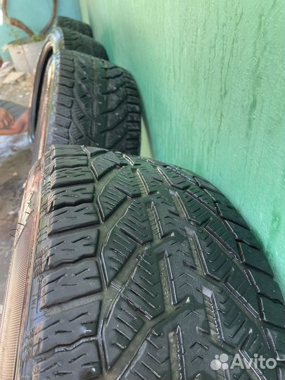 Tigar Winter 235/45 R18 98V