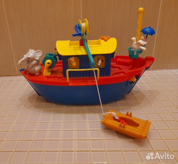 Игрушка корабль