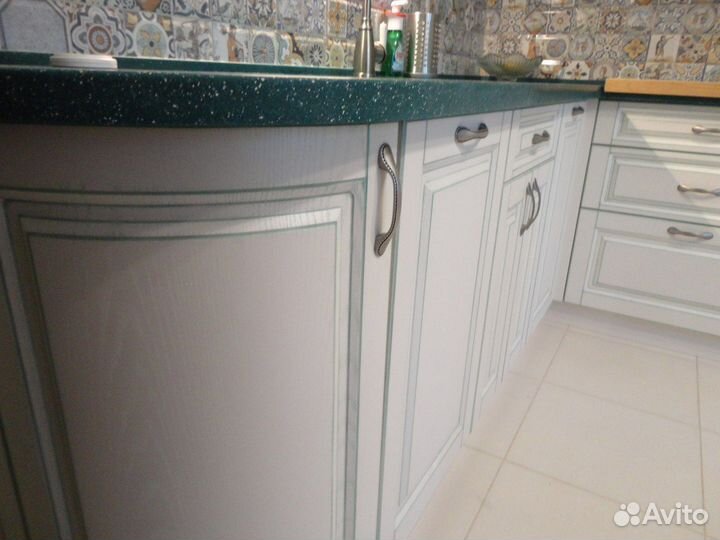 Кухня Европа с каменной столешницей