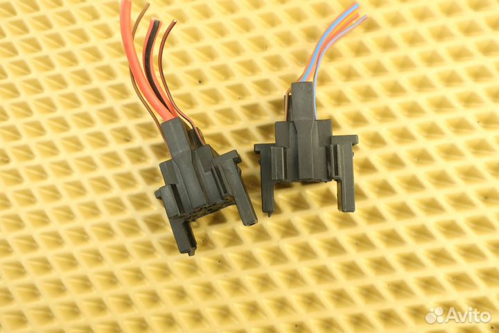 Разъем VAG 4H0937528