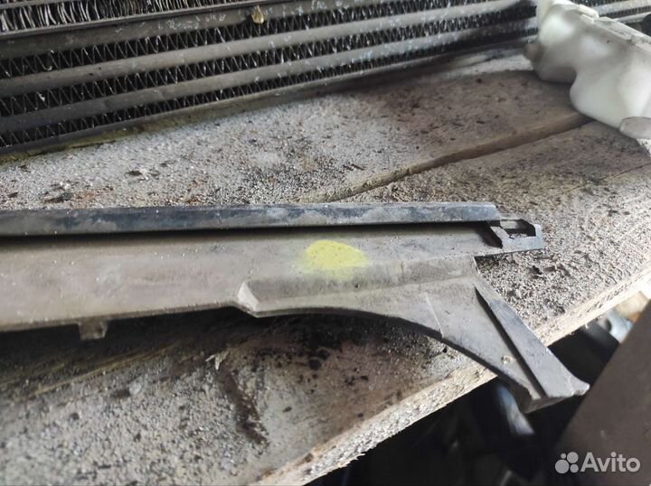 Левая ресничка под фару mitsubishi space wagon