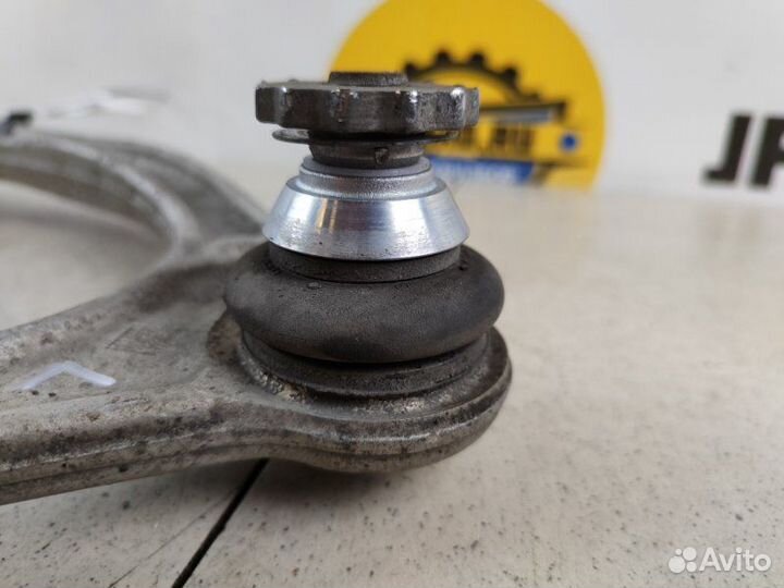 Рычаг подвески верхний передний левый