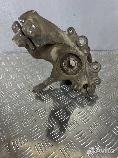 Кулак передний левый Ford Focus 3