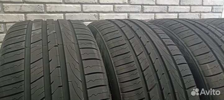 Zeta Impero 275/40 R22