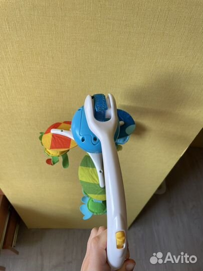 Мобиль на кроватку tiny love +стул для куп+игрушки