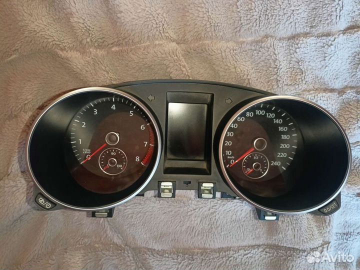 Панель приборов VW Golf 6
