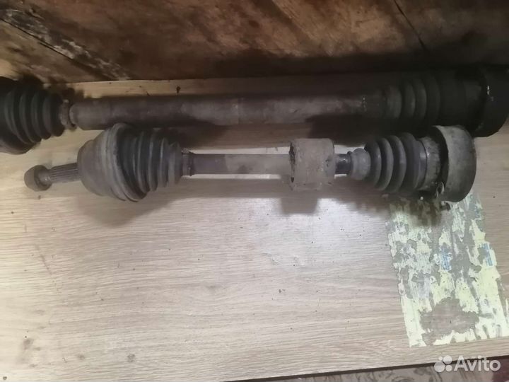 Привод правый, левый Volkswagen Passat B3