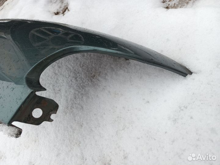 Крыло переднее правое на Мазду 626, 96 года
