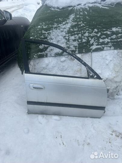 Дверь передняя правая Toyota Avensis 1 T22