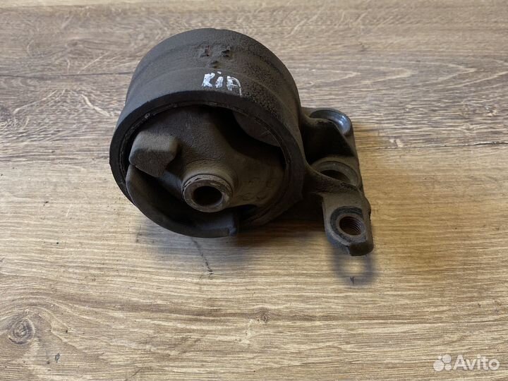 Опора двигателя правая Kia carens