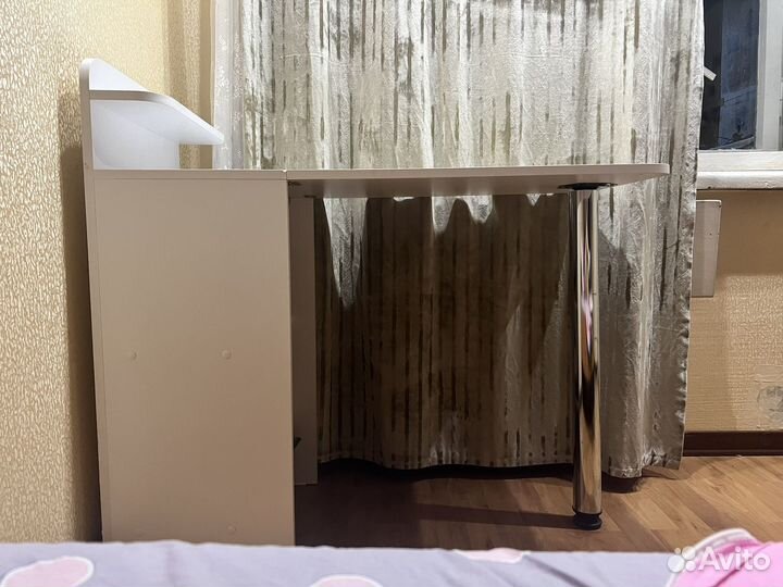 Маникюрный стол бу