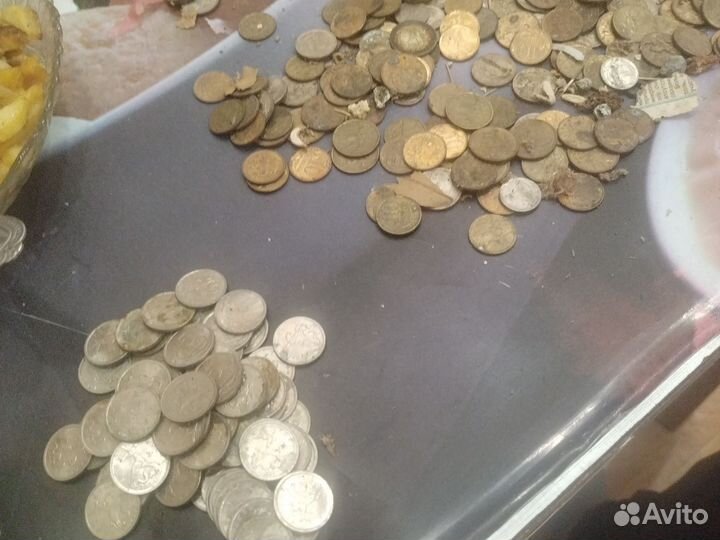 Монеты номиналом 1,5,50,1 рубль