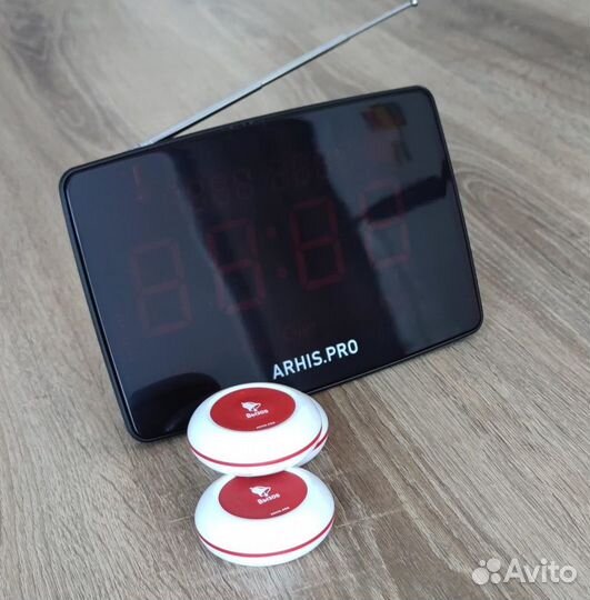 Кнопка вызова официанта и табло отображения вызова