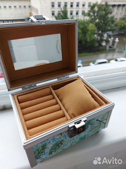 Шкатулка для украшений