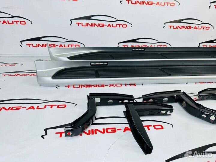 Подножки Toyota Land Cruiser 100 с подсветкой I226