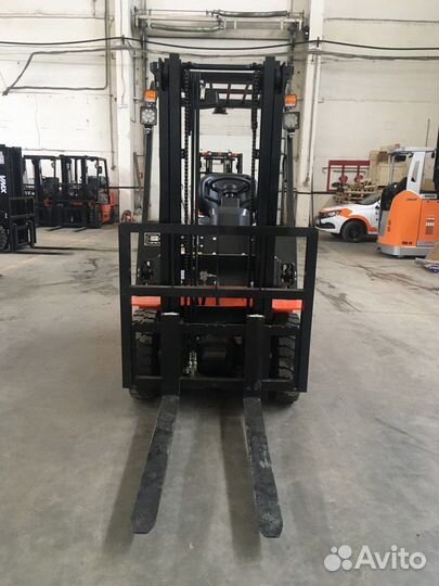 Дизельный погрузчик, Погрузчик 2,5 т 4,5 м