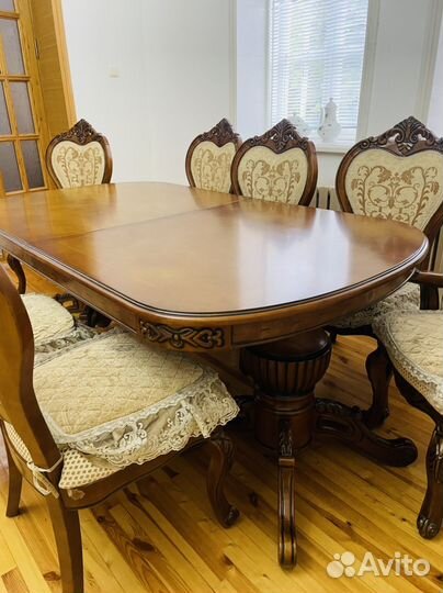 Стол со стульями