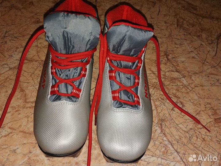 Лыжные ботинки детские р. 34