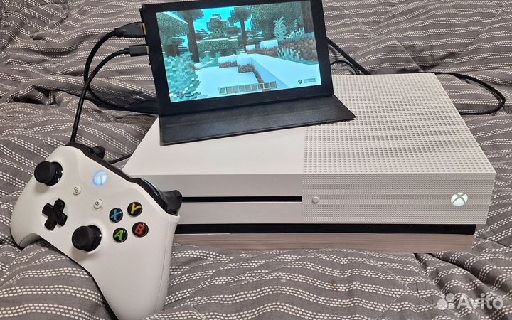 Xbox one s 1TB с дисководом