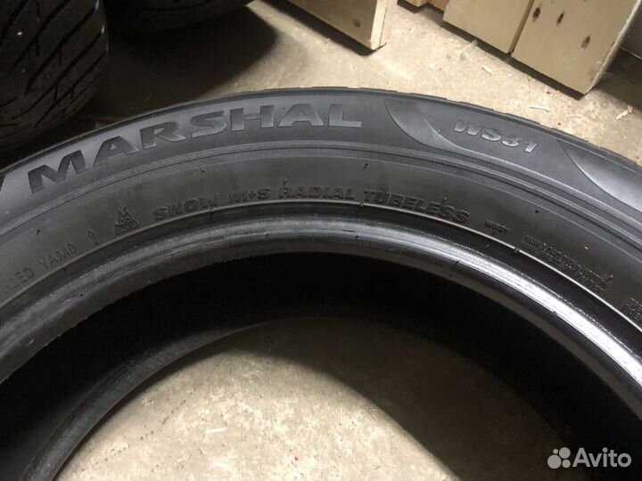 Marshal WinterCraft SUV Ice WS31 215/60 R17 100T