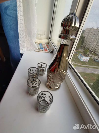 Графин с рюмками