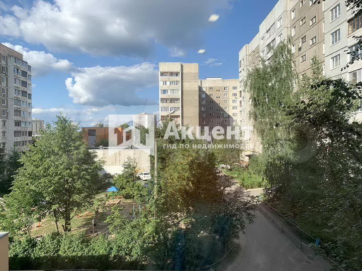 2-к. квартира, 52 м², 3/6 эт.