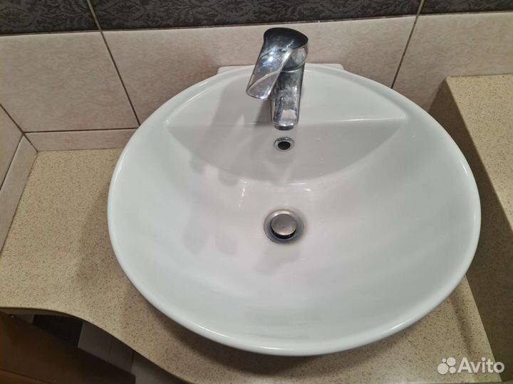 Раковина и полка из натурального камня