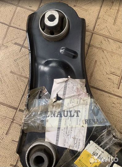 Оригинальный рычаг передний правый renault megane