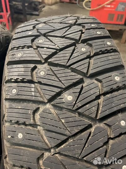 Goodyear Ultragrip 600 215/55 R17 98T